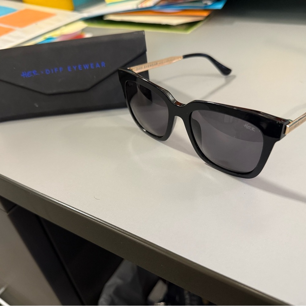 Diff Eyewear Classic Black Sunglasses